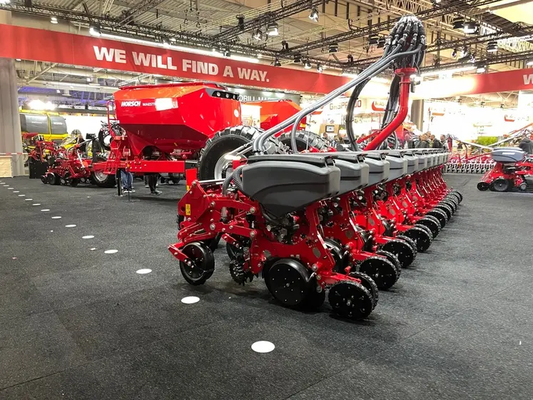 <em class="placeholder">Semoir semi-porté Horsch Maestro 12 TX.</em>