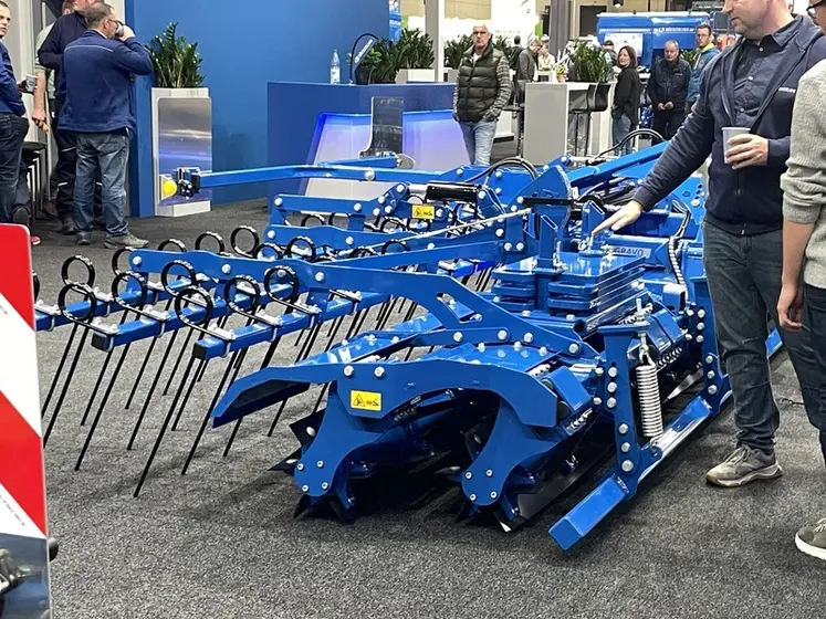 <em class="placeholder">Rouleau hacheur Köckerling Gravo.</em>