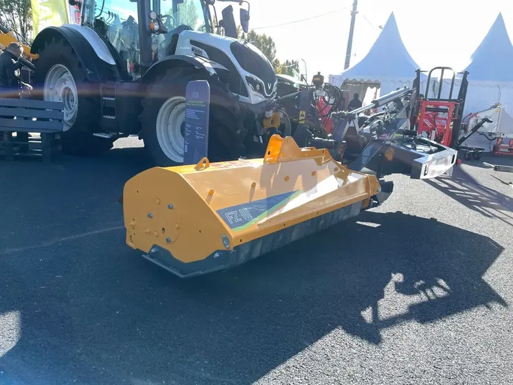 <em class="placeholder">faucheuse d'accôtement Lagarde FZ III.</em>