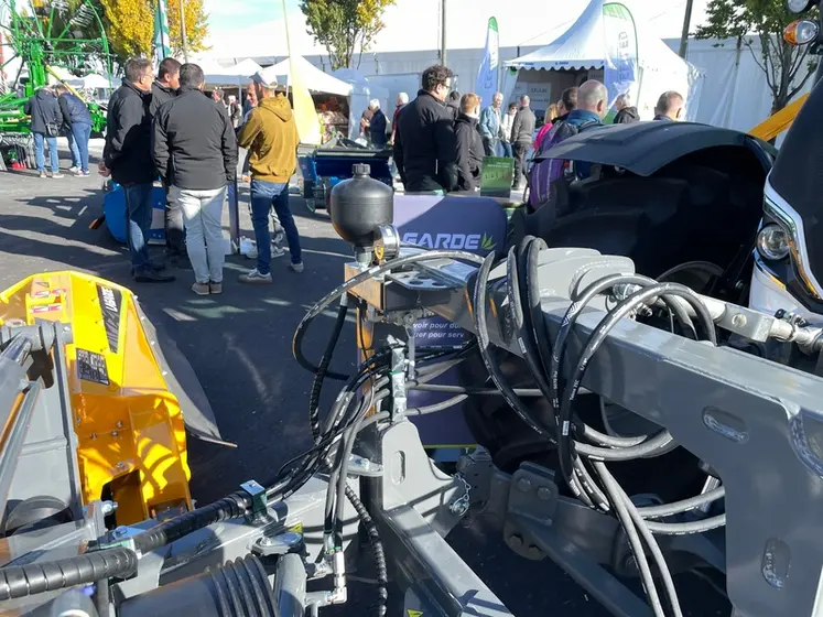 <em class="placeholder">La faucheuse d'accotement Lagarde FZ III</em>