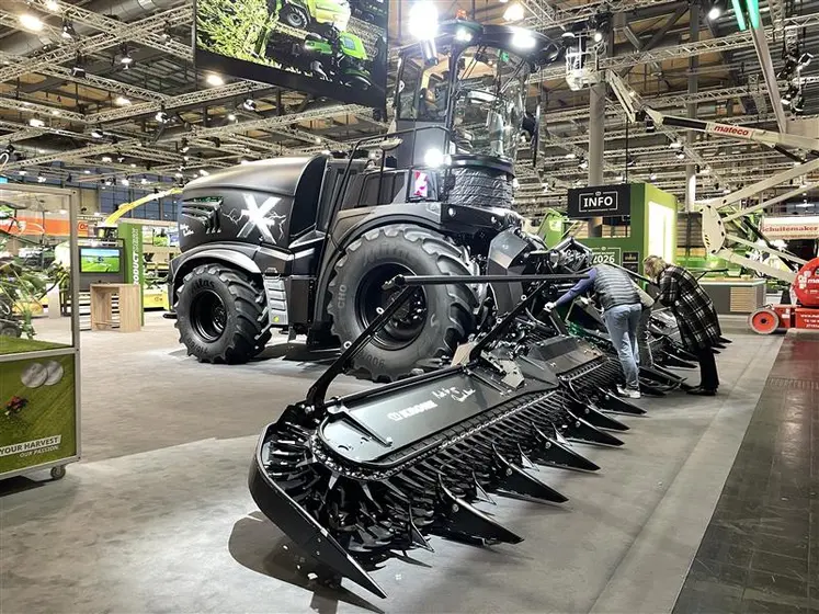 Krone à Agritechnica - bec 16 rangs sur ensileuse Big X 1180.