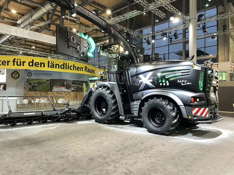 Krone à Agritechnica - bec 16 rangs sur ensileuse Big X 1180.