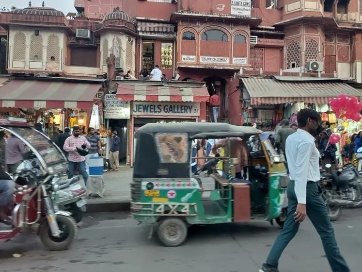 <em class="placeholder">Véhicules en circulation dans la ville de Jaipur (Inde)</em>