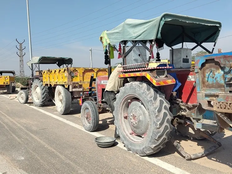 <em class="placeholder">Vieux tracteurs dont la conception date des années 1960 et utilisés en 2025 en Inde</em>
