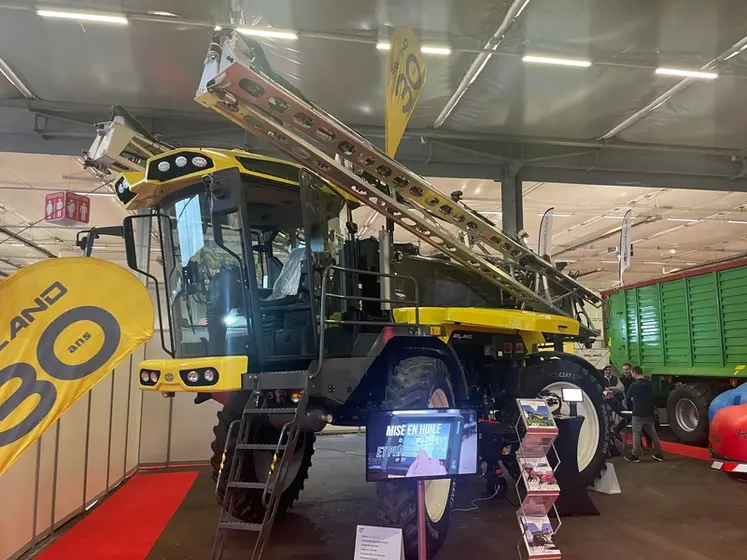 <em class="placeholder">Pulvérisateur automoteur Arland GR au salon des ETA 2025</em>