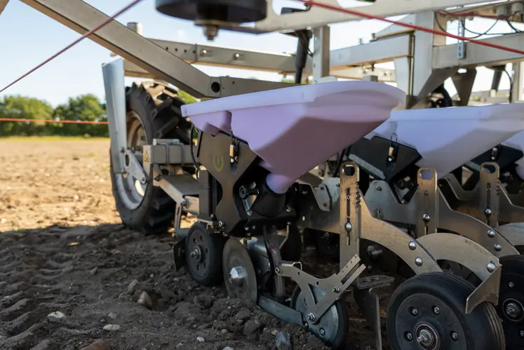 <em class="placeholder">Unité de semis +Seed 14 mm du robot FD20 de FarmDroid</em>