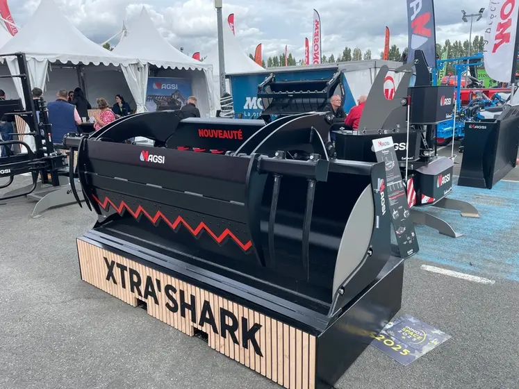 <em class="placeholder">Benne à grappin coupe-balle Xtra’Shark de Magsi au Space 2025</em>