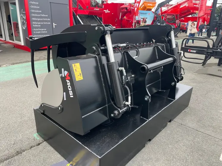 <em class="placeholder">Benne à grappin coupe-balle Xtra’Shark de Magsi au Space 2025</em>