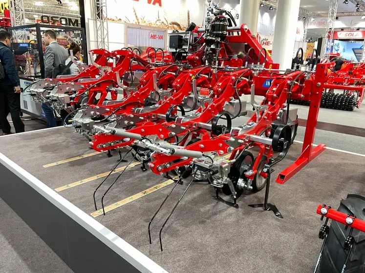 <em class="placeholder">Bineuse Einböck Invera</em>