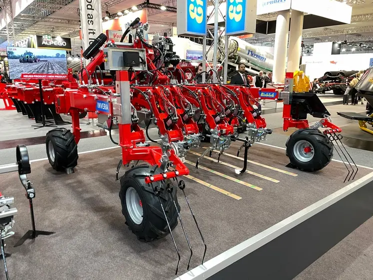 <em class="placeholder">Bineuse Einböck Invera</em>