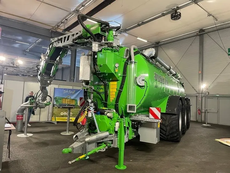 <em class="placeholder">tonne à lisier Joskin X-Trem2 TX.</em>