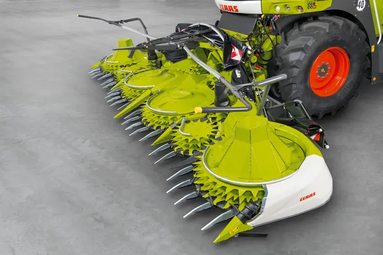 <em class="placeholder">Bec à maïs Claas Orbis monté sur ensileuse Claas Jaguar</em>