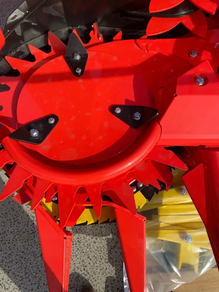 <em class="placeholder">Toupie de bec à maïs Kemper avec tube servant de piège à épis</em>