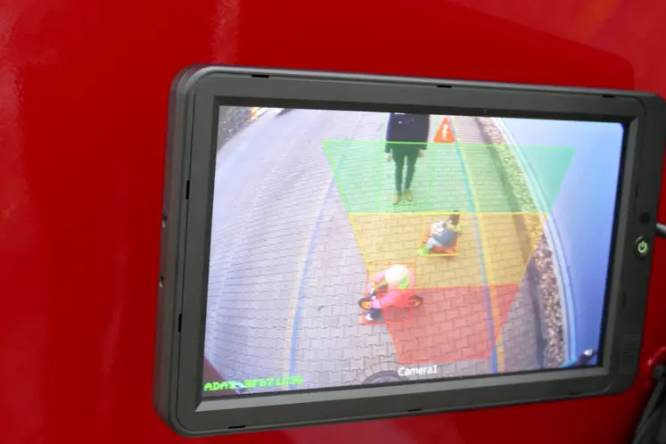 <em class="placeholder">IA détectant les formes et opérateurs derrière une mélangeuse BvL</em>