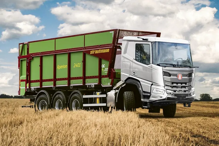 <em class="placeholder">Camion Tatra Phoenix avec caisse de transport Straumtmann Aperion 240</em>
