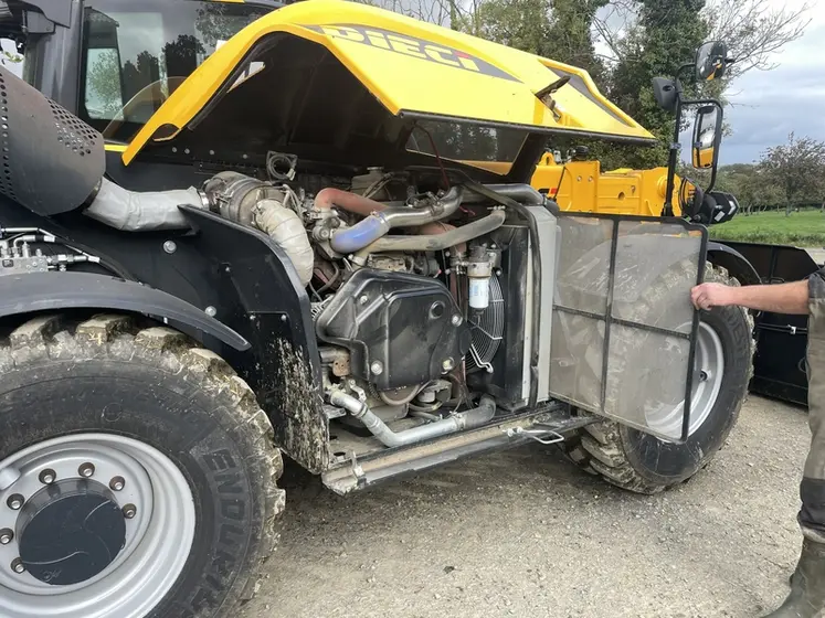 <em class="placeholder">Compartiment moteur du chargeur télescopique Dieci Agri Max 50.8 Power X2 </em>