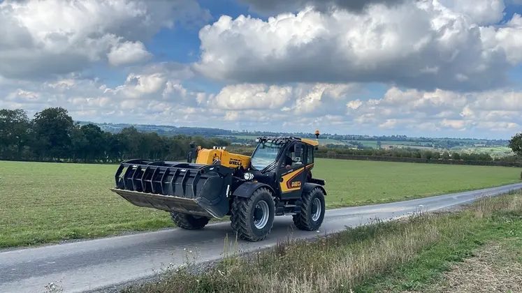 <em class="placeholder">Chargeur télescopique Dieci Agri Max 50.8 Power X2 sur la route</em>