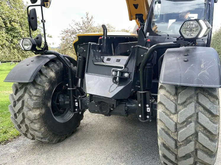 <em class="placeholder">Vue du pont avant du chargeur télescopique Dieci Agri Max 50.8 Power X2 </em>