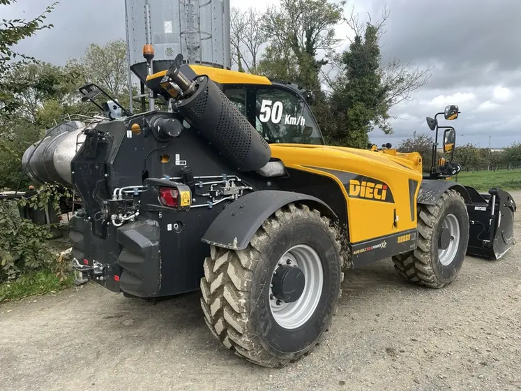 <em class="placeholder">Vue arrière droite du chargeur télescopique Dieci Agri Max 50.8 Power X2 </em>