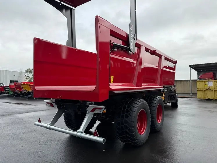 <em class="placeholder">Vue de la barre anti-encastrement de benne Chevance Optima </em>