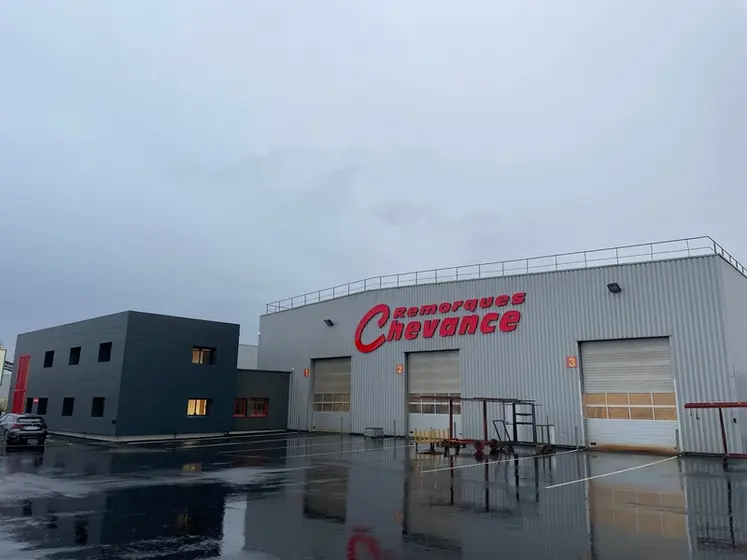 <em class="placeholder">Vue de la façade de l'usine Chevance de Guingamp en Côtes-d'Armor</em>