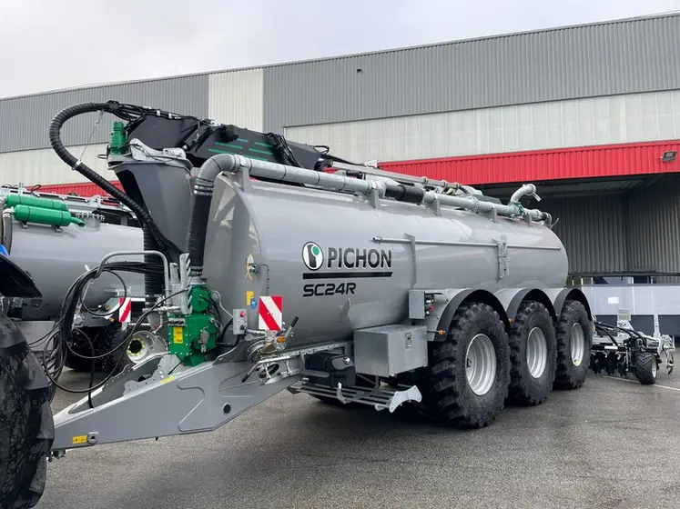 <em class="placeholder">Tonne à lisier SC 24R de Pichon à l'usine Samson Pichon de Landivisiau (Finistère)</em>