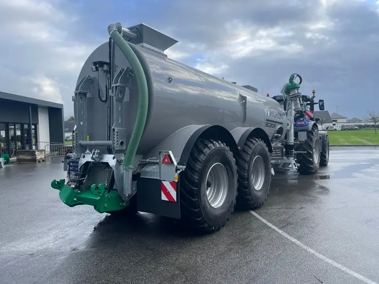 <em class="placeholder">Tonne à lisier SC 20R de Pichon à l'usine Samson Pichon de Landivisiau (Finistère)</em>