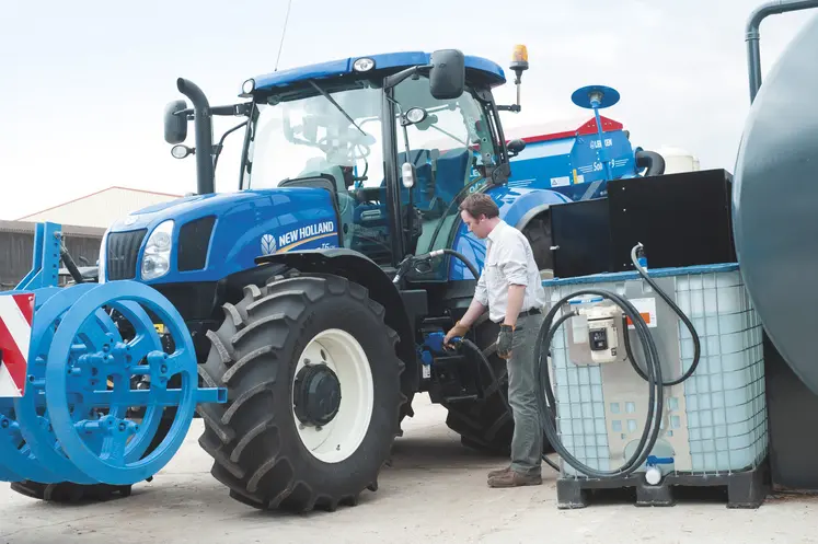 Pleind 'Adblue sur un tracteur New Holland