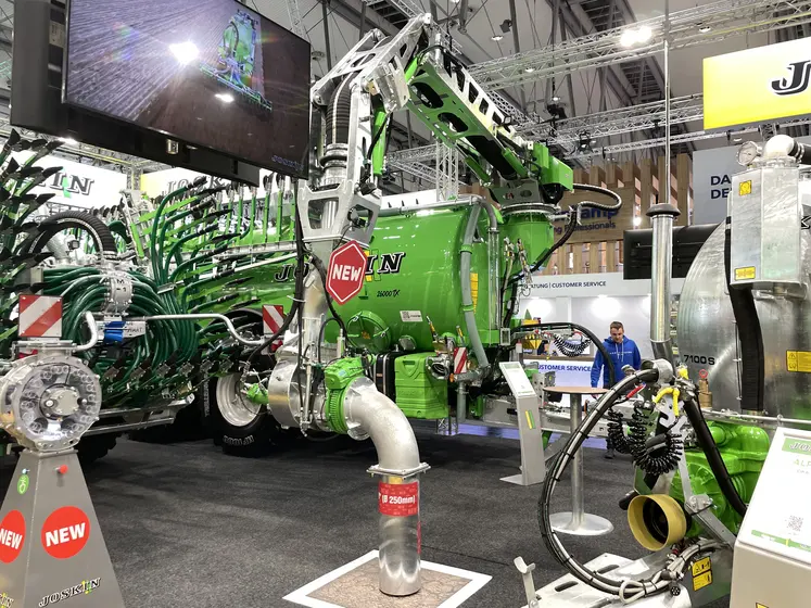 Bras tourelle sur tonne à lisier Joskin.