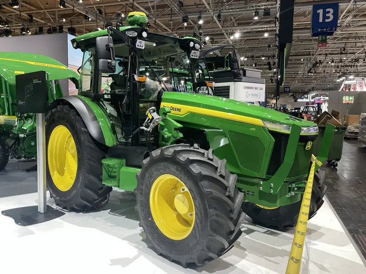 Tracteur électrique John Deere.