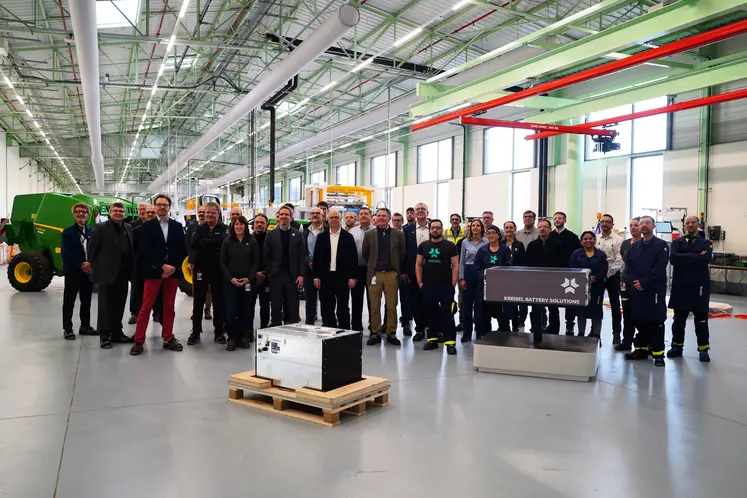 John Deere se fixe un objectif de 10 packs par jour sur sa ligne de production des batteries basée à Saran proche d'Orléans.