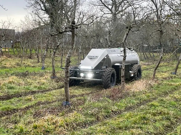 <em class="placeholder">Robot de pulvérisation Mini Guss de John Deere.</em>