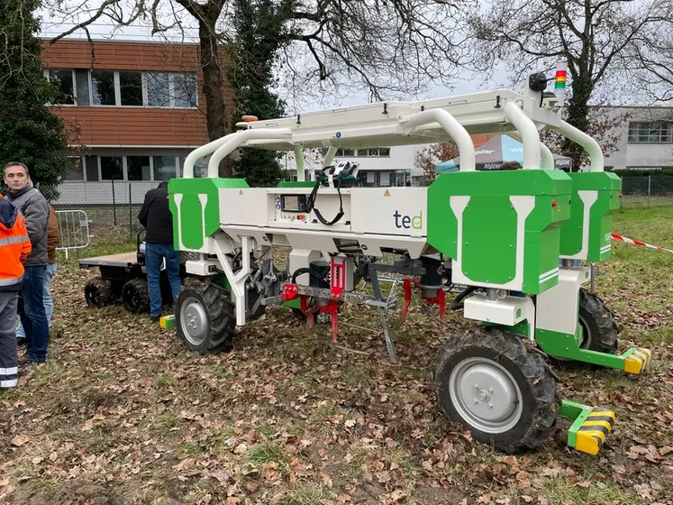 <em class="placeholder">Robot Ted de Naio</em>