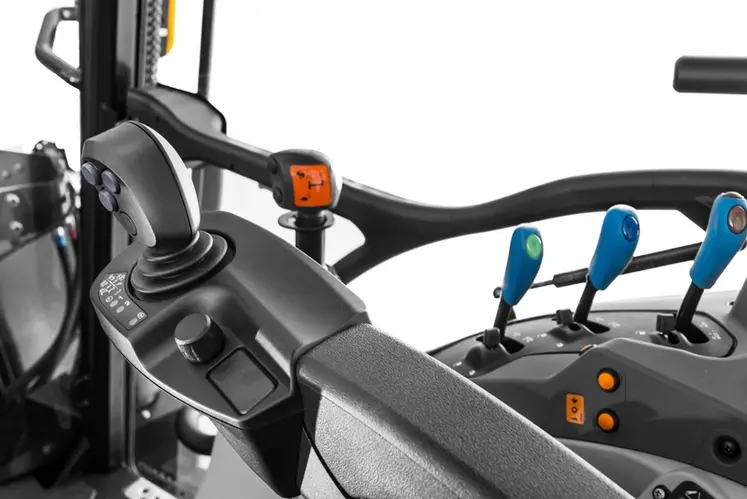 <em class="placeholder">Intérieur de la cabine d'un tracteur New Holland T5 Electro Command</em>