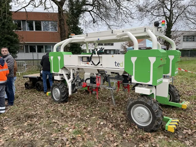 Robot agricole Naïo 