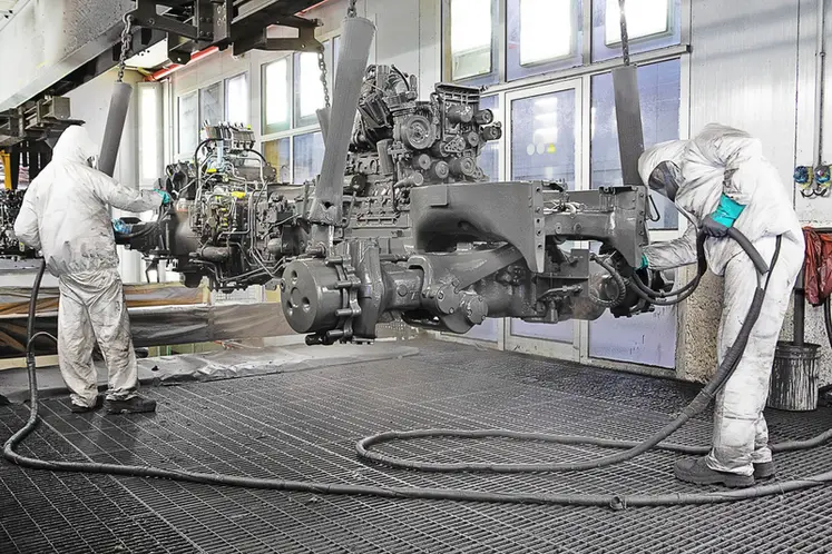 <em class="placeholder">Chaîne de peinture usine de tracteurs Claas Le Mans</em>