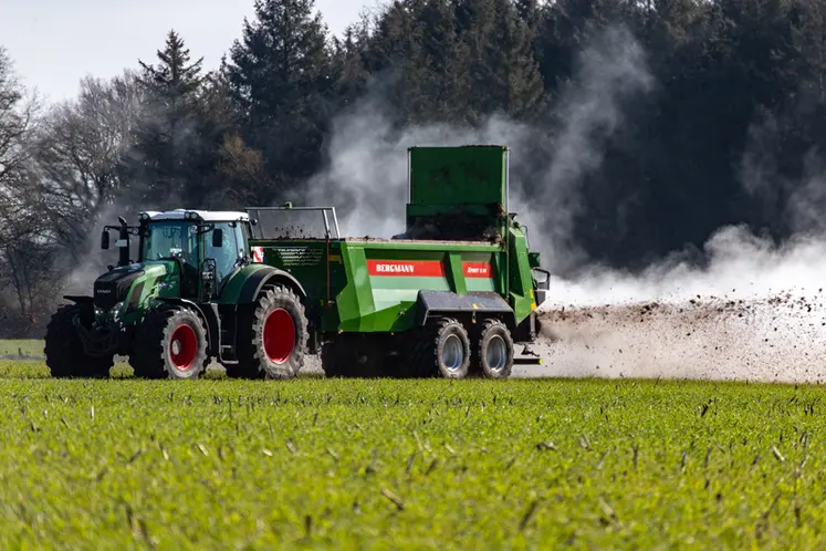 <em class="placeholder">Epandeur de fumier Bergmann XPert</em>