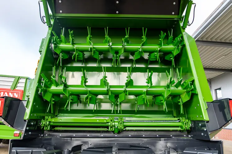 <em class="placeholder">Epandeur de fumier Bergmann XPert</em>