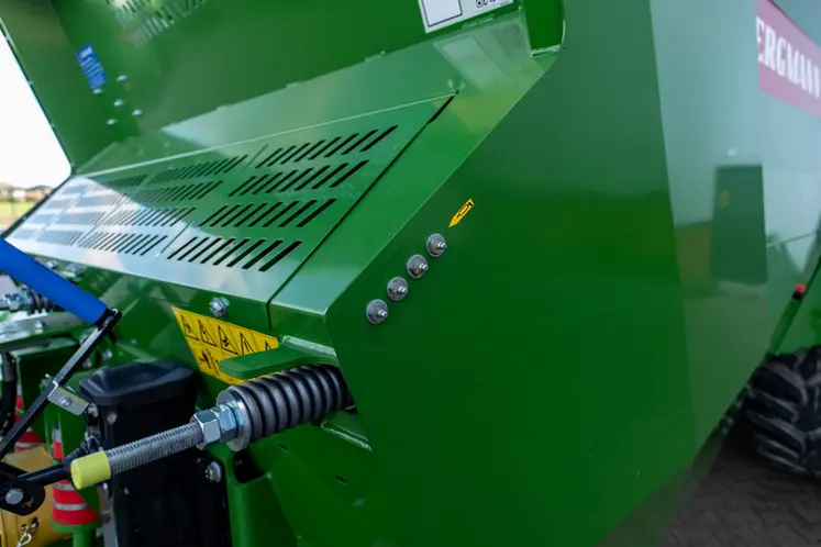 <em class="placeholder">Epandeur de fumier Bergmann XPert</em>