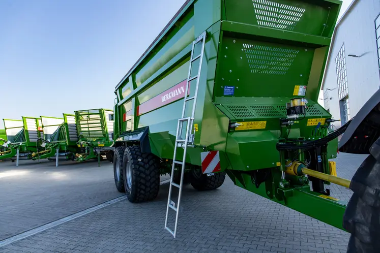 <em class="placeholder">Epandeur de fumier Bergmann XPert</em>