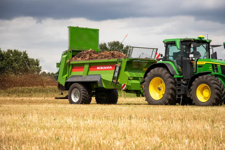 <em class="placeholder">Epandeur de fumier Bergmann XPert</em>