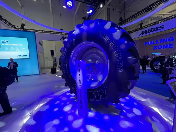 <em class="placeholder">Pneumatique Mitas Granterra présenté au salon Agritechnica 2025</em>