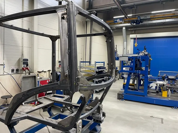 <em class="placeholder">Fabrication de cabines pour tracteurs Deutz-Fahr dans l'usine allemande de Lauingen</em>