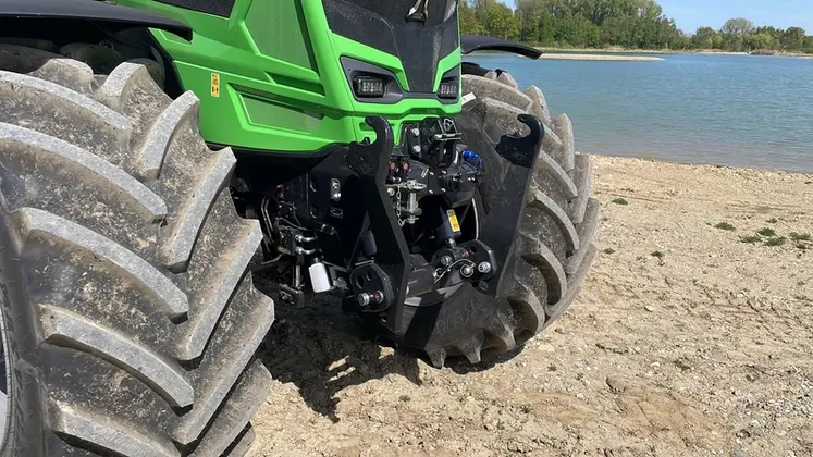 <em class="placeholder">Relevage avant des tracteurs Deutz-Fahr de la série 8 </em>