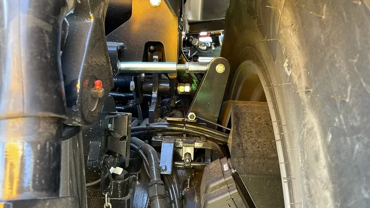 <em class="placeholder">Support de suspendion de cabine des tracteurs Deutz-Fahr de la série 8 </em>