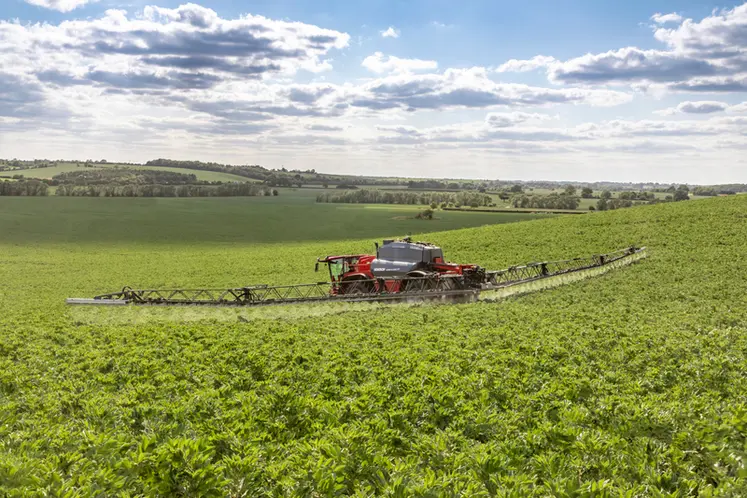 <em class="placeholder">Pulvérisateur automoteur Horsch Leeb au travail avec dispositif Boom Control Pro Plus de contrôle de la hauteur de rampe.</em>