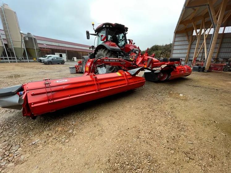 <em class="placeholder">Combiné de fauche Kuhn GMD 9530 RV/FC 3125 DF attelé à un tracteur Case IH Puma 200</em>