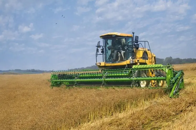 <em class="placeholder">Automoteur de fauche sur base d'ensileuse New Holland FX 48 avec faucheuse andaineuse World de 7,50 m de large</em>