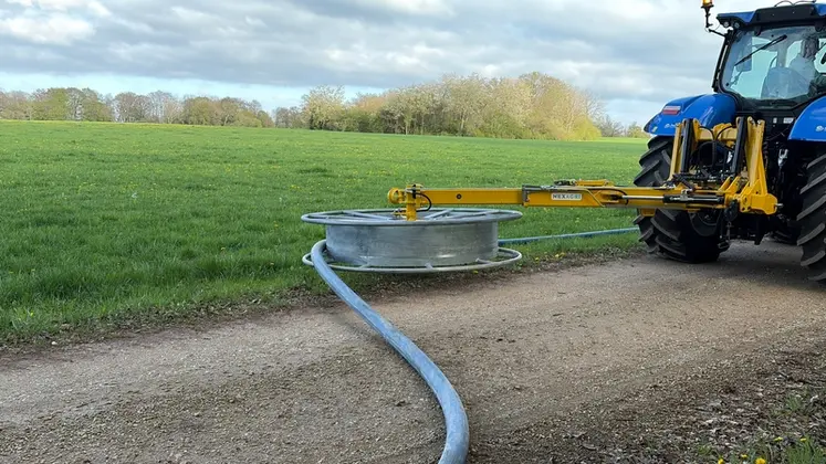 <em class="placeholder">Outil Agriflex de Nexagri attelé à un tracteur New Holland</em>