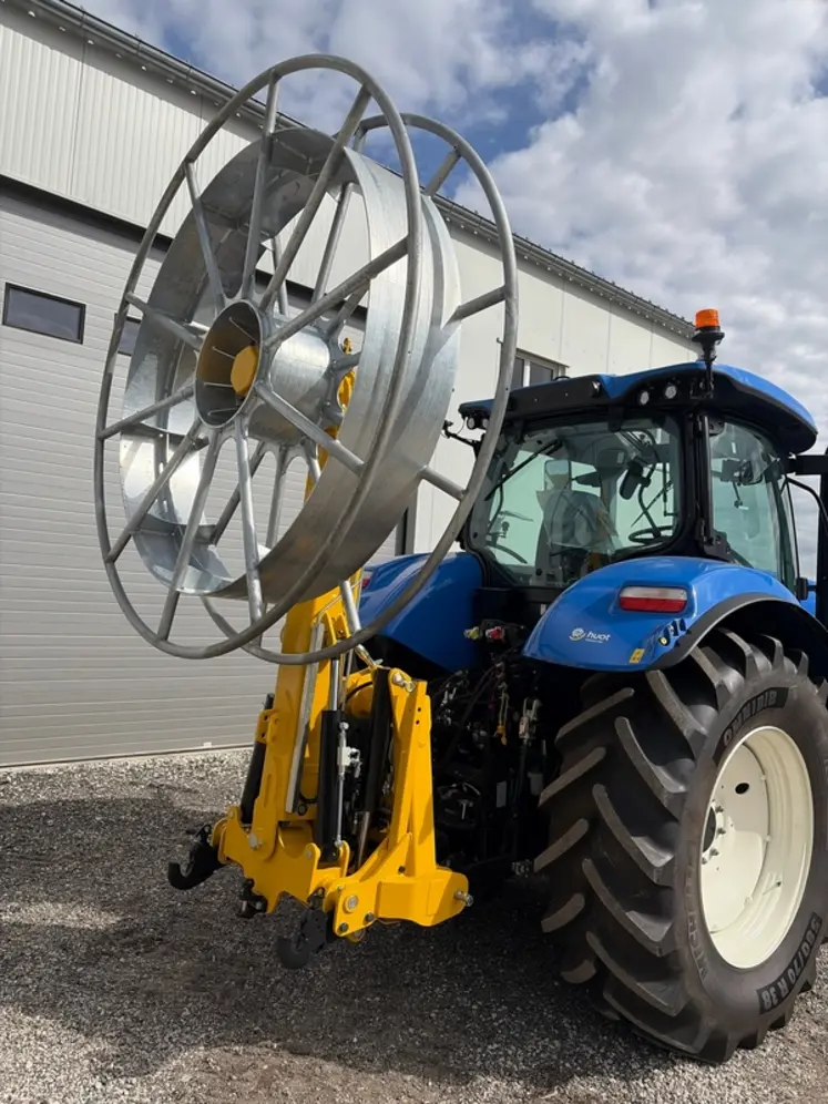 <em class="placeholder">Outil Agriflex de Nexagri attelé à un tracteur New Holland</em>